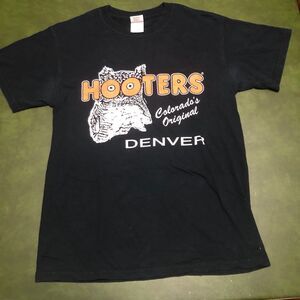 Hooters of Denver Graphic Tee “Delightfully Tacky, Yet Unrefined”SZ S